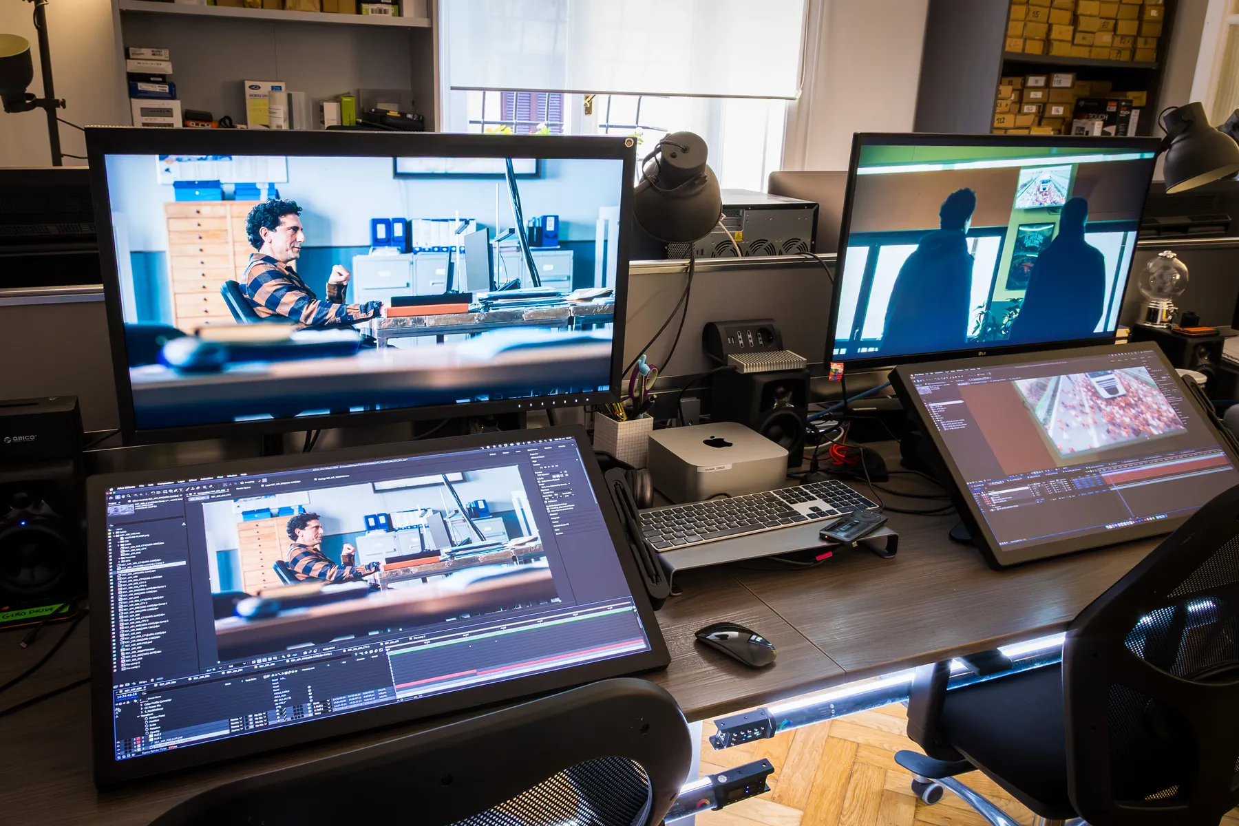 Postazione VFX con tavoletta grafica e monitor di controllo
